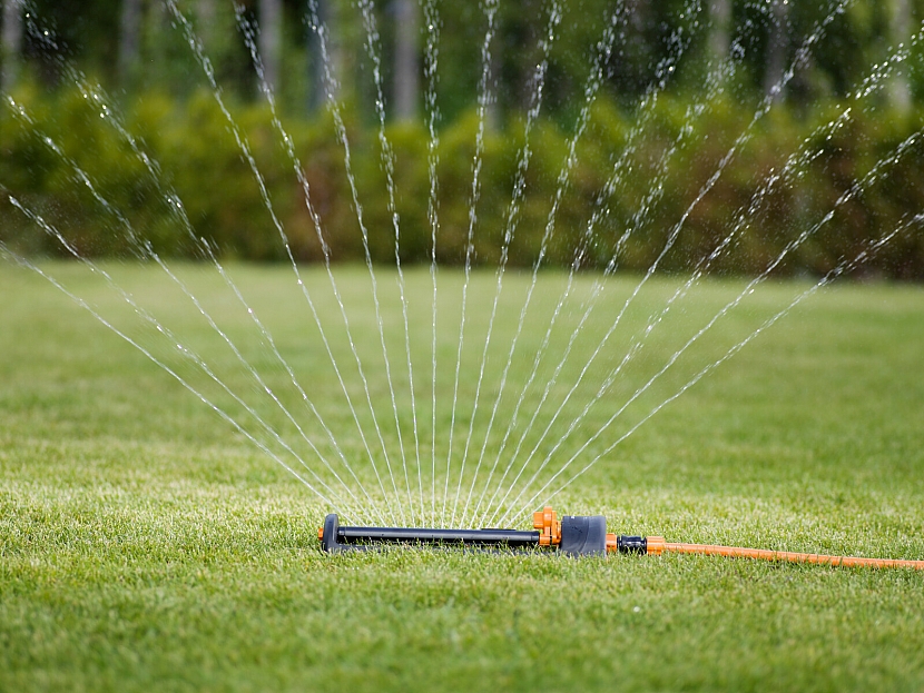 Fiskars_Watering_Action_Water_saving_sprinkler_1023661_1023662 (2)