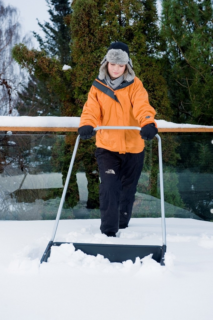 Zapadli jste sněhem? Nástroje pro odklízení sněhu Fiskars sníh hravě vyřeší!
