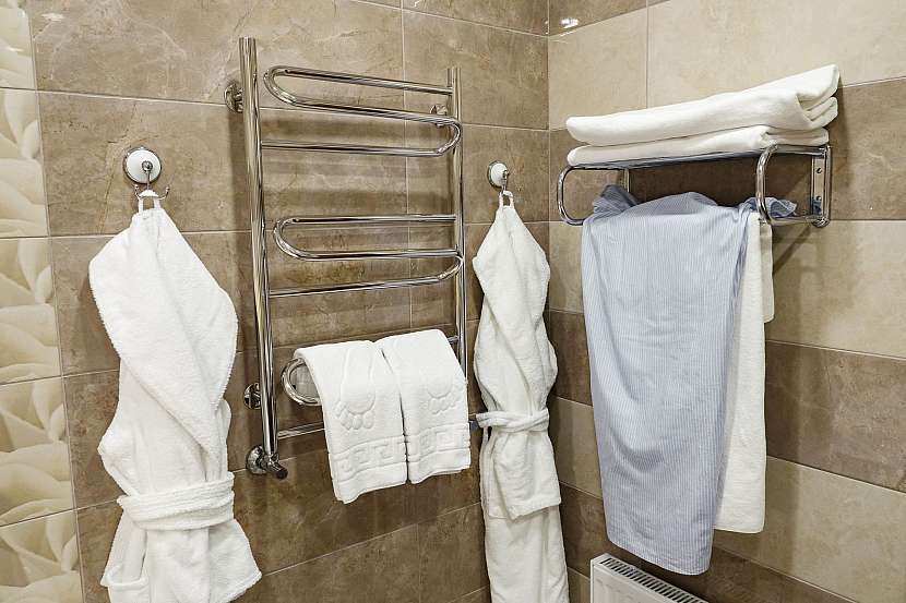 Vyznáte se v džungli háčků na ručníky do koupelny?