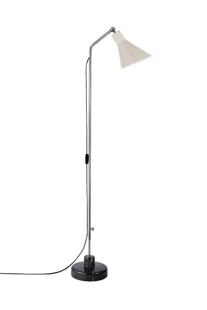 Stojací lampa Alzabile je ten typ svítidla, vhodný pro domácí čtenáře.