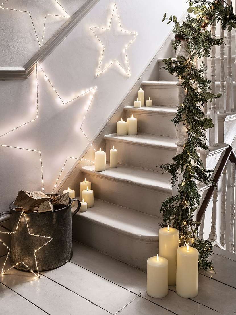 Oblečte schodiště do vánočního hávu