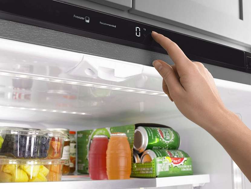 Při nastavování teploty v lednici se řiďte pokyny výrobce.
