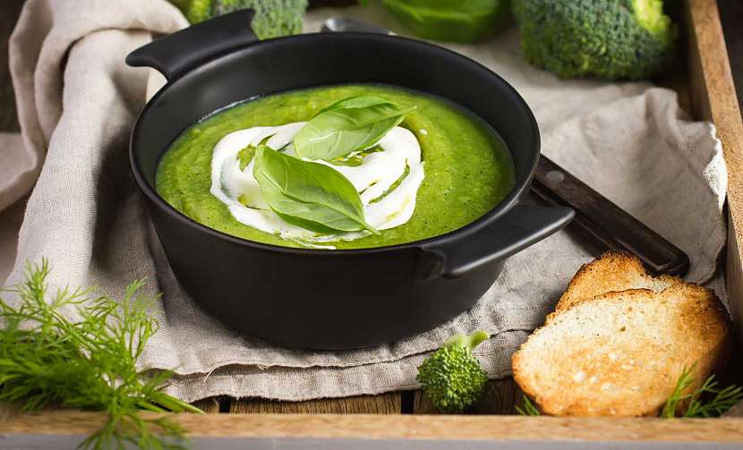 Uvařte si i zelenou polévku