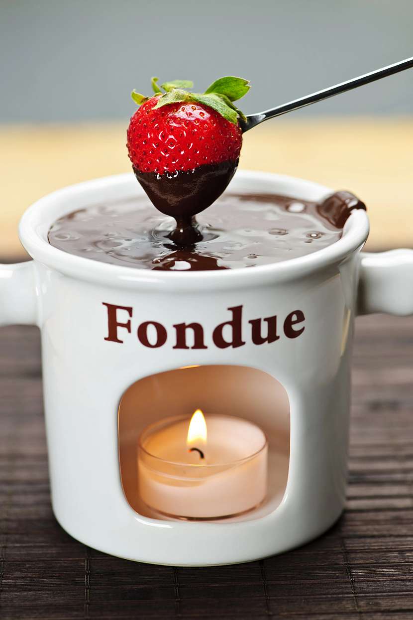 Svíčka se používá pro udržení čokolády v tekutém stavu
