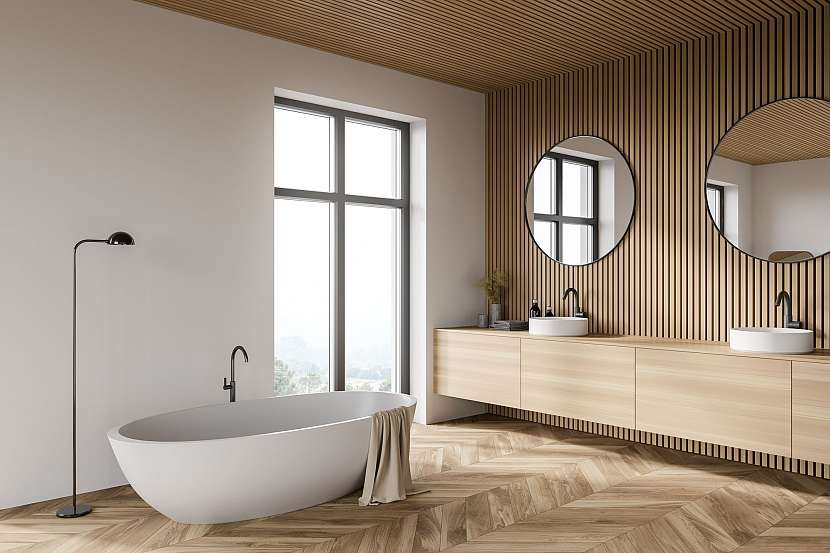 Dřevěná koupelna vypadá útulně, je ale praktická?