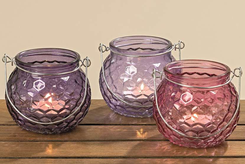 Vázy můžete využít i jako svícny.