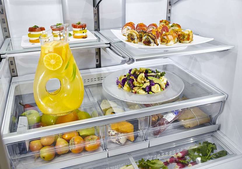 Všechny potraviny by měly být rovnoměrně rozmístěny po celé lednici.