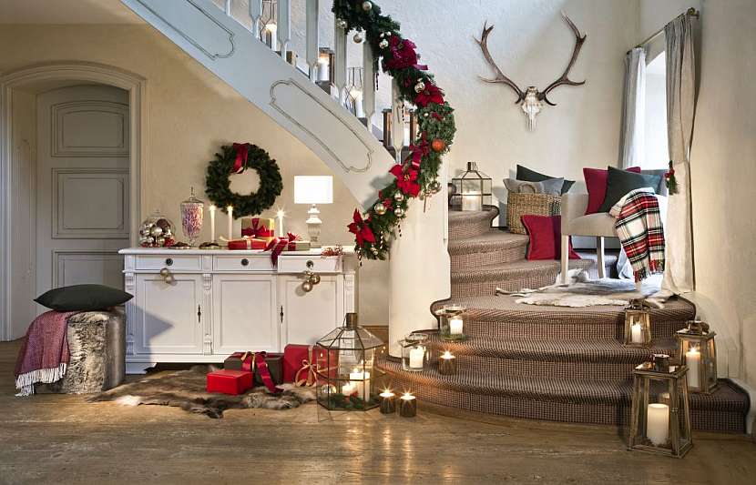 Oblečte schodiště do vánočního hávu
