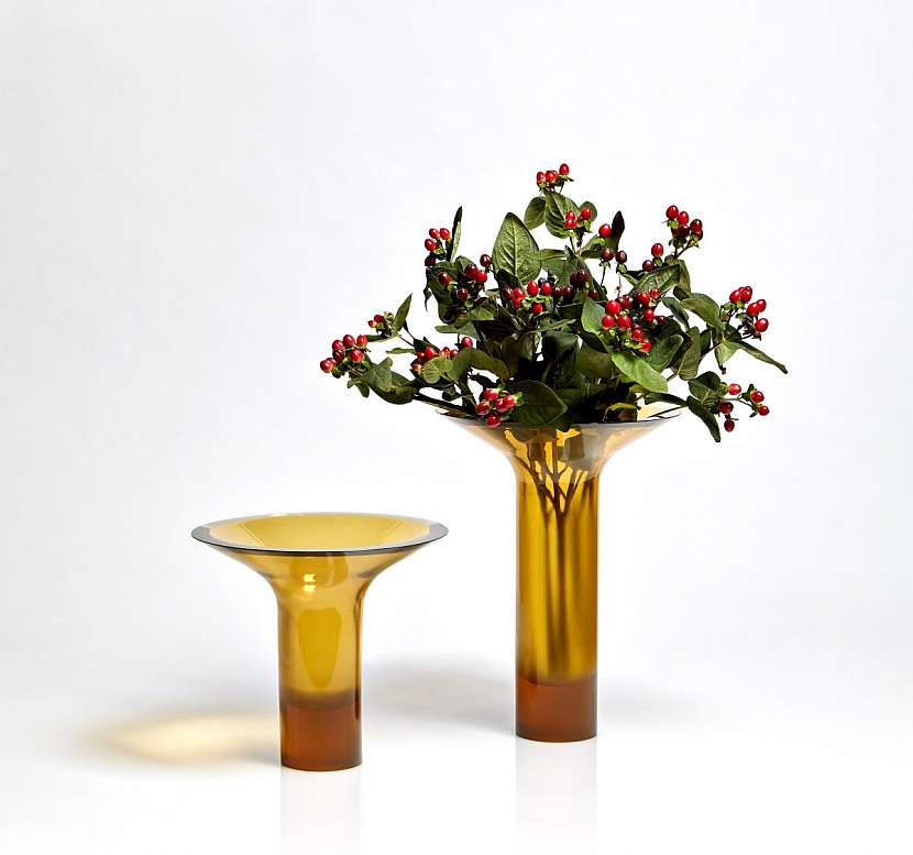 Kolekci váz v různých barevných tónech navrhl pro značku Antonio Lupi Calvi Brambila. Tyto se jmenují Nisi.