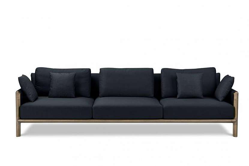 Sofa Frame v temné modré a s pobronzovaným rámem, design Stefano Giovannoni, Ghidini.