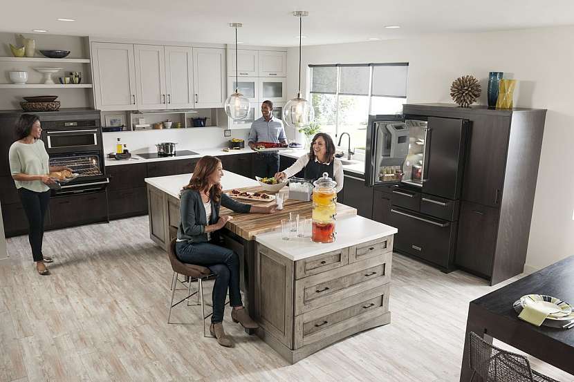 Nevíte, jak propojit kuchyň s obývacím pokojem? Elegantním řešením je kuchyňský ostrůvek