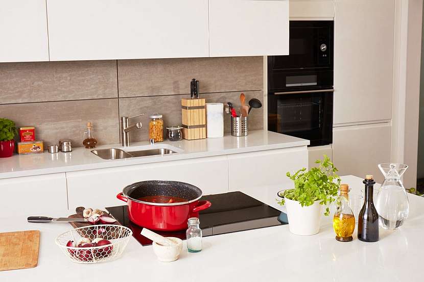 Kvalitní desky vám navíc pomocí senzorové technologie 6. smysl zjednoduší život v kuchyni díky automatickým funkcím a také optimalizují spotřebu energie.