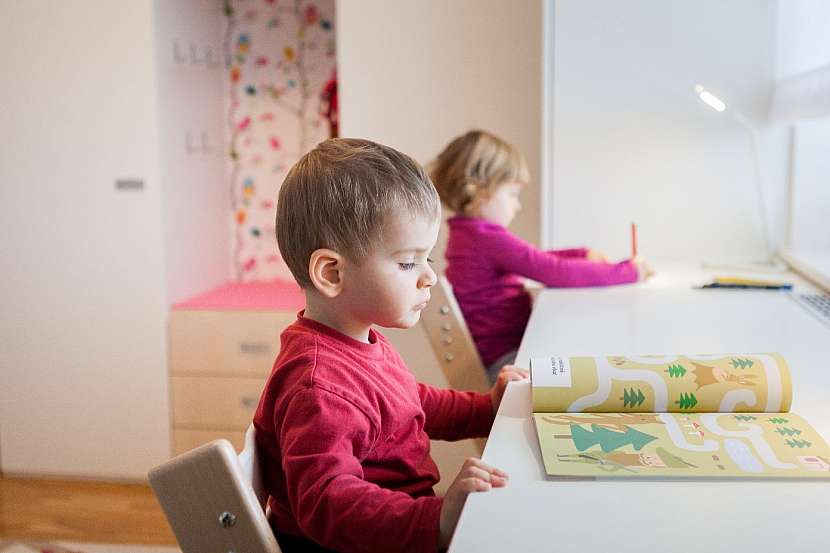 Pokoj, kde si děti mohou hrát na zelené louce a kreslit po stěnách
