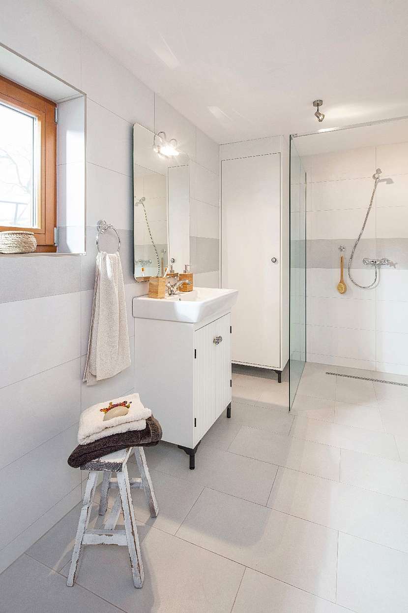 Zrekonstruovaná koupelna ve starém domě s prvky vintage