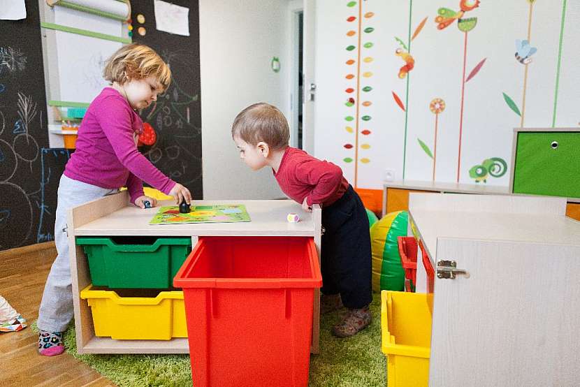 Pokoj, kde si děti mohou hrát na zelené louce a kreslit po stěnách