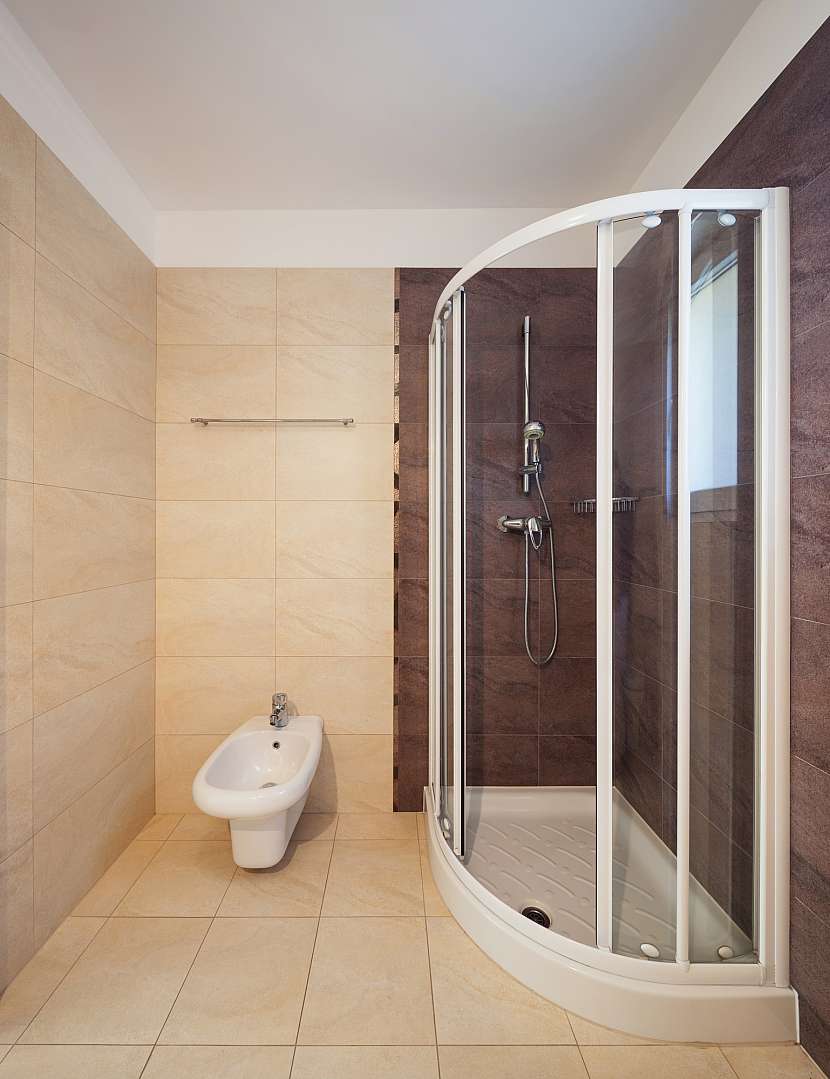 Co dominuje vaší koupelně? Vana nebo sprchový kout?