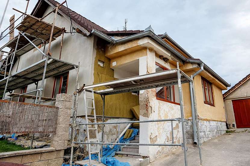 Ještě než dům koupíte, dobře si spočítejte, kolik vás bude stát rekonstrukce.