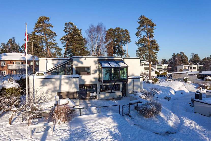 Zimní zahrada, kterou lze využívat po celý rok, taková byla představa majitelů rodinného domu nedaleko Osla.