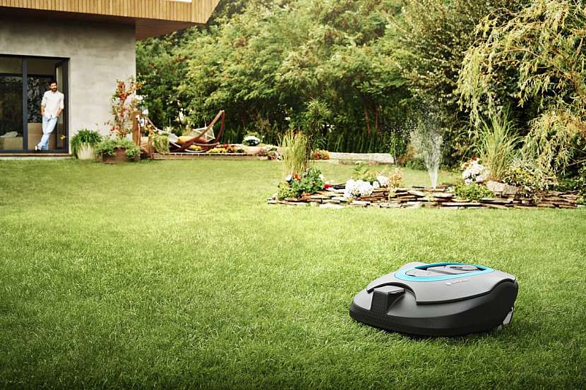 Díky robotické sekačce můžete sledovat sečení trávníku z bezpečí domova.