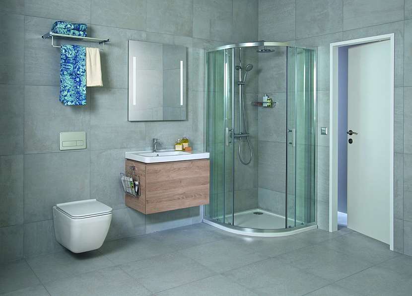 Polokruhový sprchový kout je vhodný do malých koupelen.