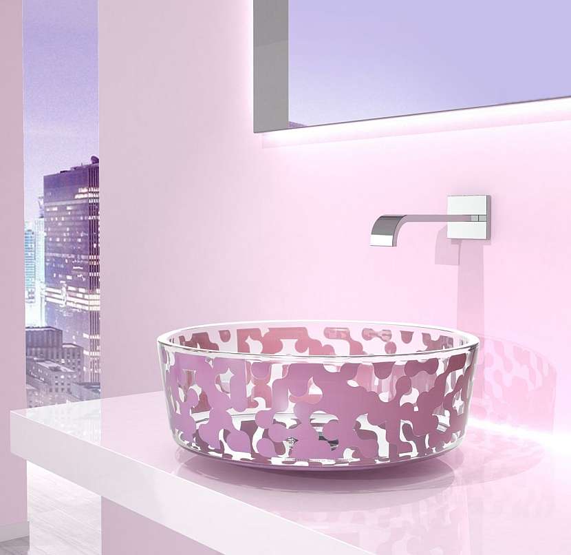 Italská společnost Glass Design a designér egyptského původu Karim Rashid představili kolekci umyvadel Marea. Spojením sklářské zkušenosti a imaginace designéra vznikla výbušná, futuristická sestava s uměleckým vzorem v pěti barvách: levandulová, pudrově růžová, šalvějová – šedozelená, nebesky modrá a žlutá. Glass Design Italy.