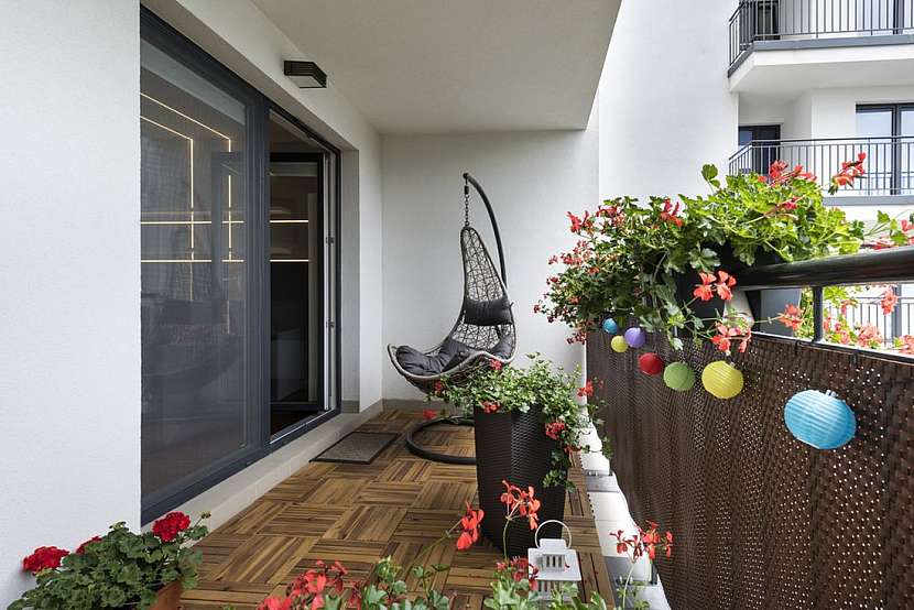 Nemusíte mít zahradu, svou oázu klidu můžete vytvořit i na pár metrech čtverečních, které vám balkon poskytne.