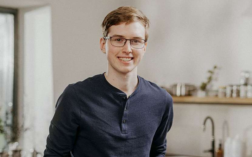 Je mu teprve 22 a jeho prvotřídní české nádobí milují i přední foodblogeři