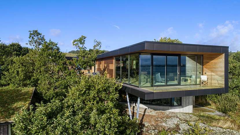 Moderní vila na drsném norském pobřeží