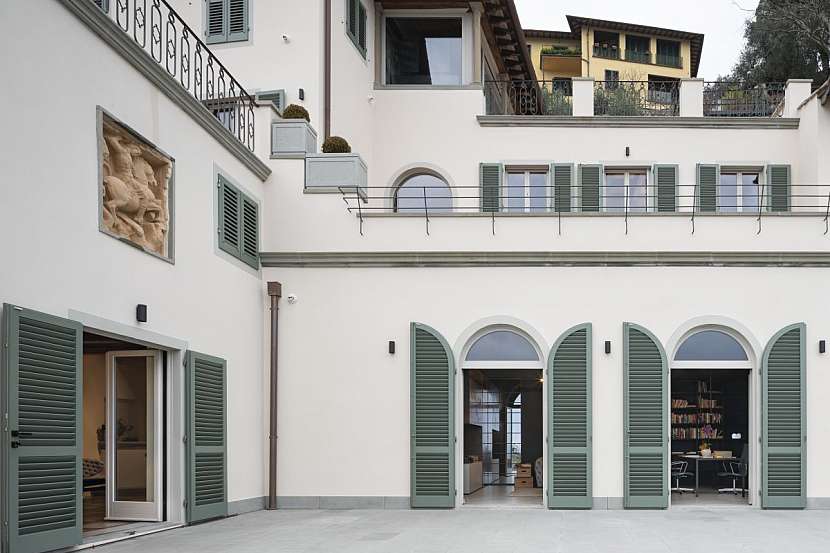Materiály a architektura reprezentují typické toskánské tradice.