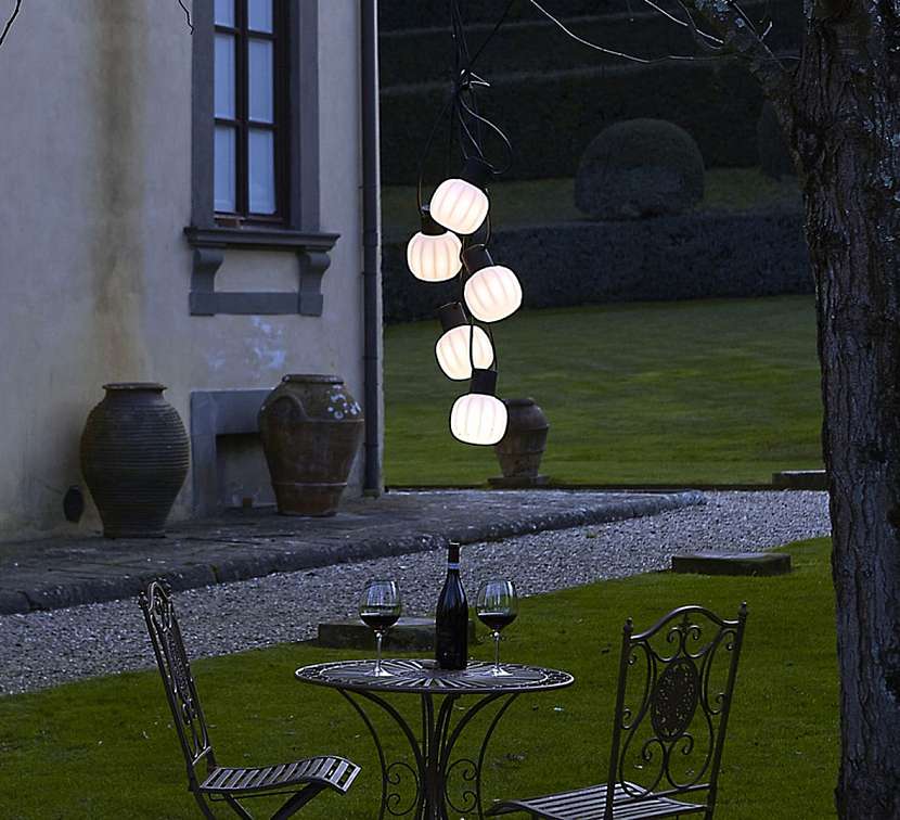 LED lampionky se hodí do každé zahrady.