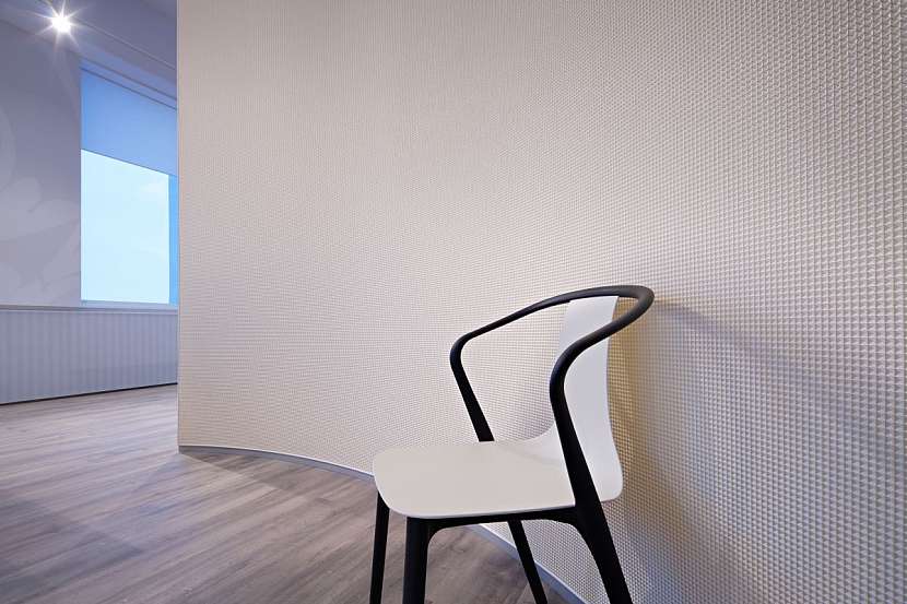 Ani tapeta, ani sádrokarton – textilní stěny jsou nové řešení pro váš interiér