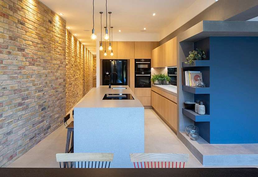Vhodně řešená kuchyně nabízí i na malém prostoru dostatek plochy a úložných míst.