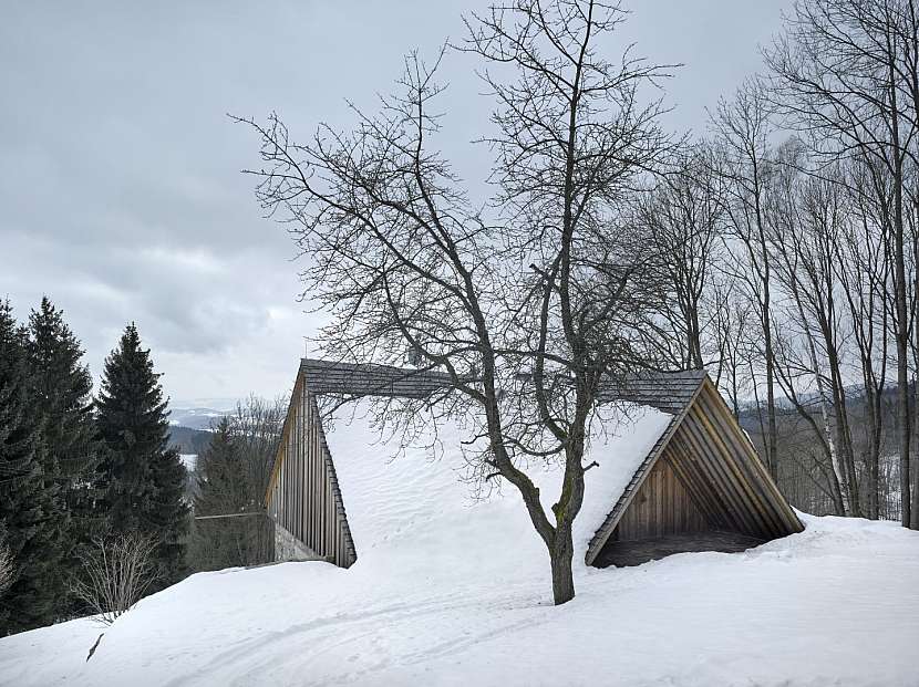 Leopoldova bouda v Jizerských horách nahradila polorozpadlou chalupu
