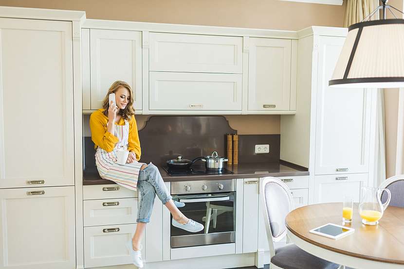 Správný výběr podlahové krytiny zaručí, že běžný úklid kuchyně zvládnete bez námahy za pár minut