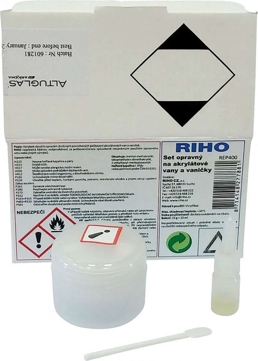 Opravný set na vany a sprchové vaničky Riho se skládá z tekuté složky vlastního metylmetakrylátu (organická sloučenina) a tekuté složky iniciátoru polymerační reakce doplněného ředidlem. Návod na použití najdete v balení.