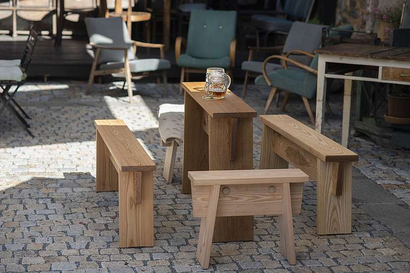 Dřevo na nový český nábytek káceli během fáze ubývajícího měsíce. Prý je pak kvalitnější