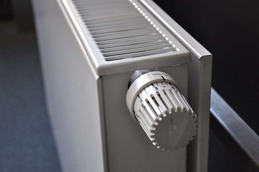 Radiátory by měly být vybaveny termostatickými hlavicemi.