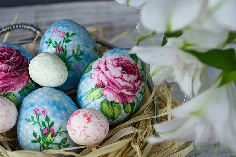 Decorating, Easter, Eggs, With, Decoupage, Technique., Eggs, In, A, Basket.