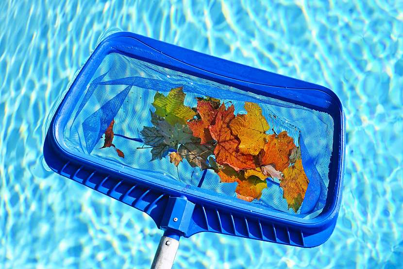 Péče o bazén na podzim je důležitá
