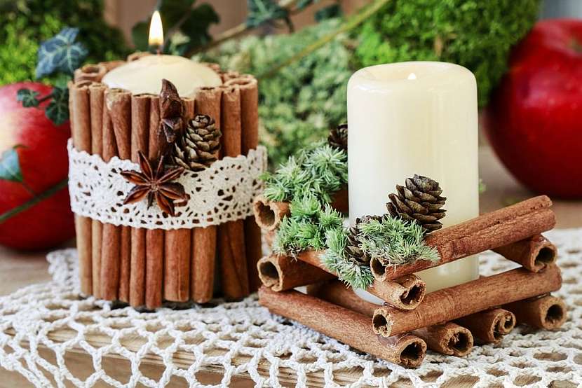 Vyrobte si voňavý vánoční svícen ze skořice. Všechny ingredience najdete doma!