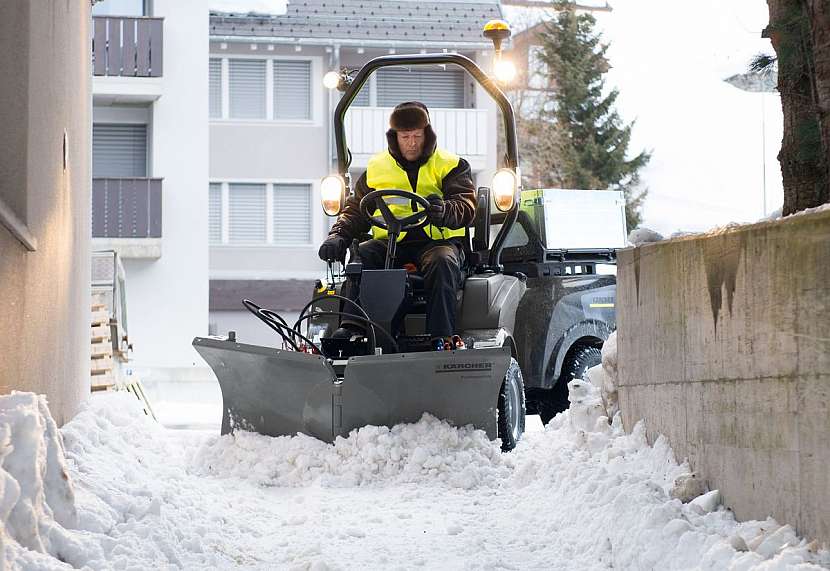 Sněhová radlice umožní úklid chodníků nebo odstranění sněhu z parkoviště a jiných prostranství.