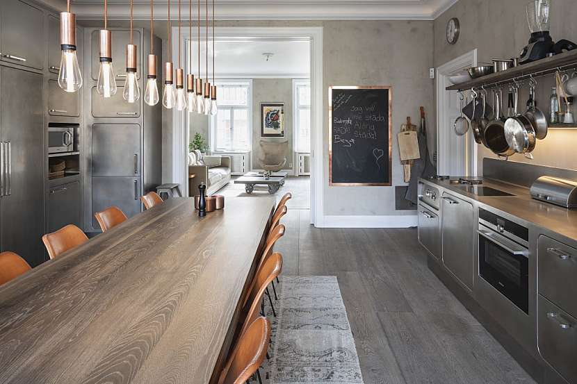 Nerezová kuchyň Ego, komponovaná na míru pro byt ve Stockholmu.