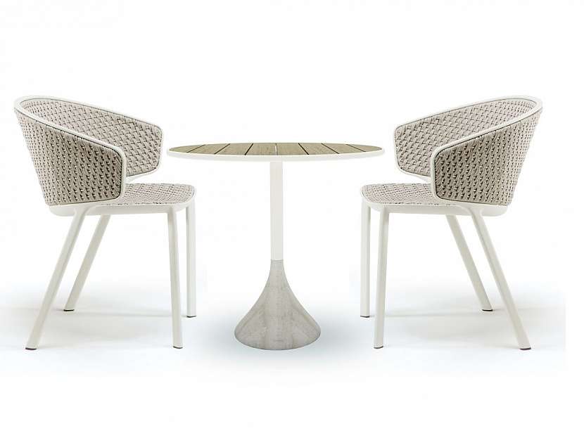 Židle nemusí mít stejnou barvu, je to osvěžující, Sunset a stolek s jinou podnoží, Scab Design.