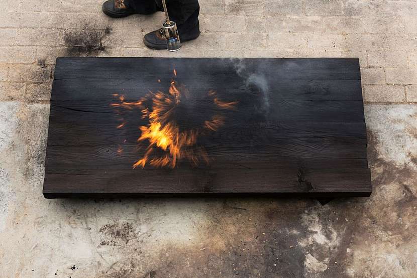 Znáte Shou Sugi Ban? Opalování je nejlevnější povrchová úprava dřeva a žhavý trend v architektuře