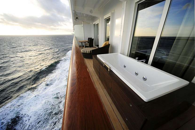 Hledali byste skvělý interiérový design na výletní lodi?