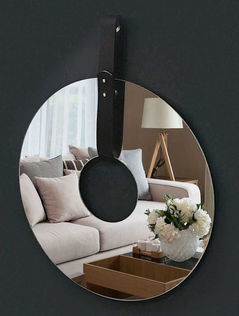 Kulatá zrcadla jsou trendem v různých velikostech, které plní nejen estetickou, ale i funkční vlastnost.