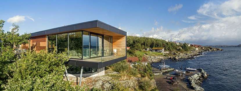 Moderní vila na drsném norském pobřeží