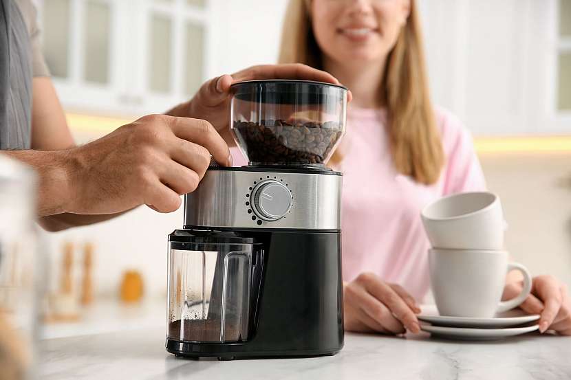 Pokud si chcete vychutnat kávu i doma, nepodceňte výběr kávového mlýnku