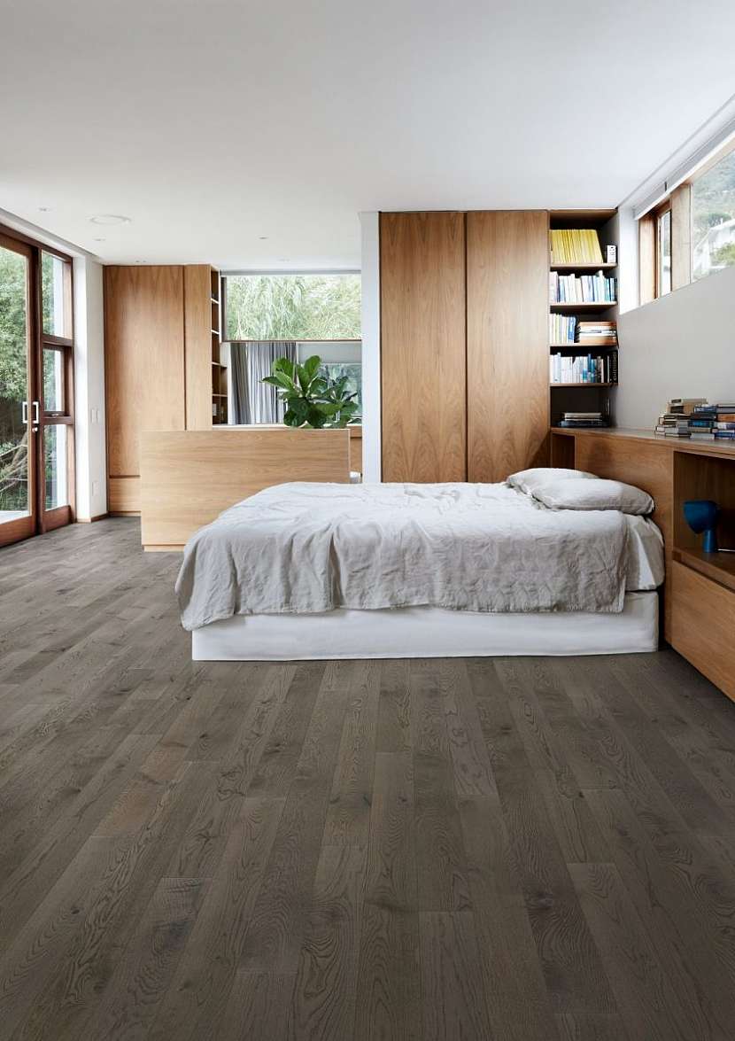 Dřevěná podlaha je vhodná pro teplovodní systém i rohože.