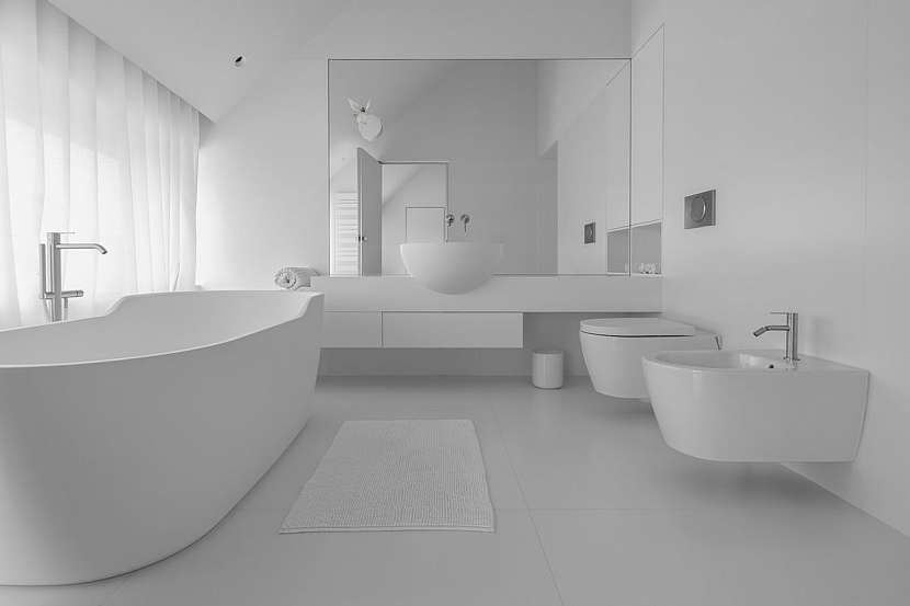 V koupelnách použité armatury Ceadesign z leštěné nerezové oceli s čistými a pečlivými liniemi dotvářejí jednoduchý koupelnový dekor, odrážejí se od velkých zrcadel a propůjčují místnostem jas a hloubku.